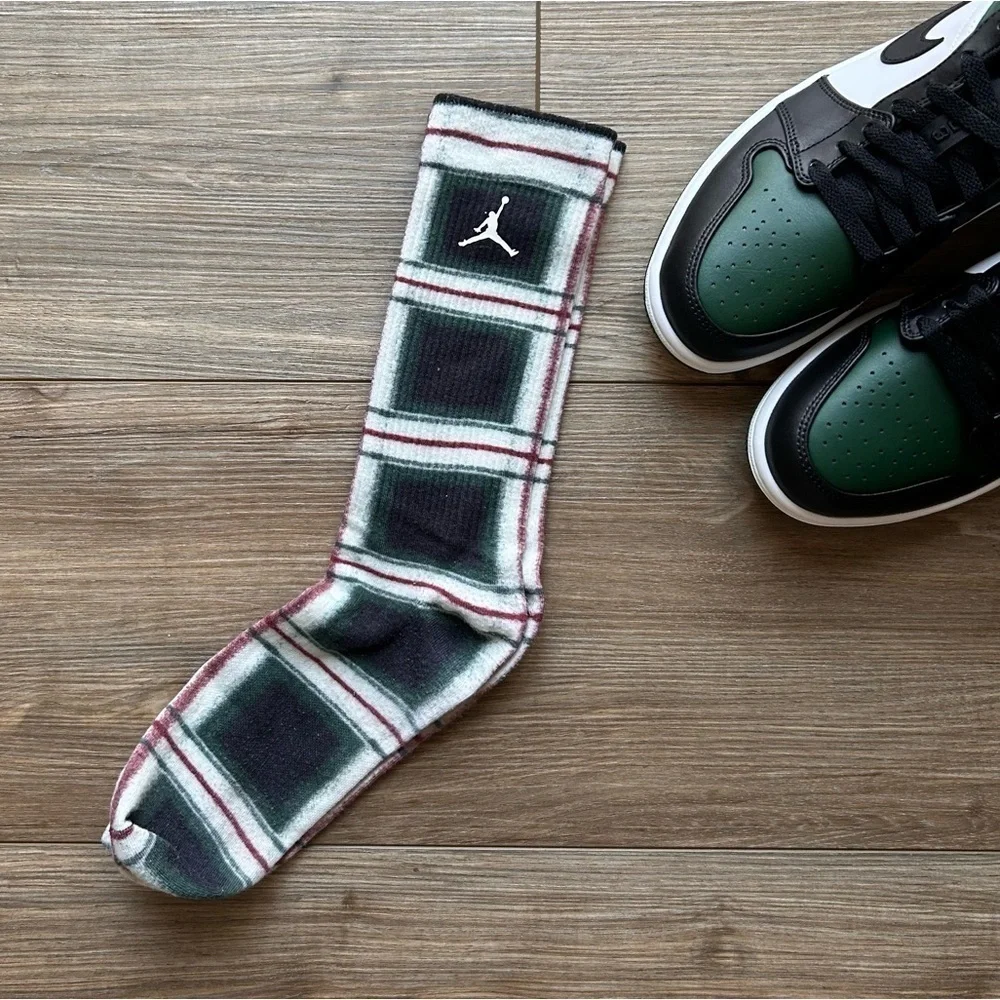 Nike | Jordan UNC Everyday Essentials Crew Socks in UNC Green Plaid (M 12-15)